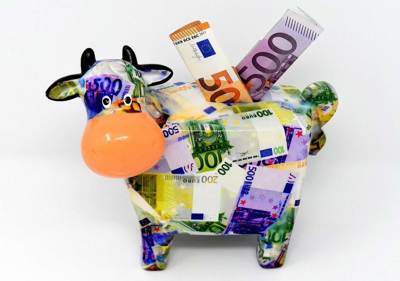A diferença entre poupar e investir.