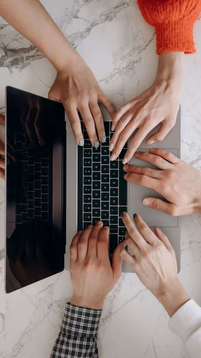 A Nova Corrida do Ouro Digital: Como Transformar a Internet em Sua Maior Fonte de Renda Extra e Crescimento.