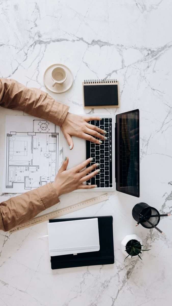 Trabalho: serviço ou status?